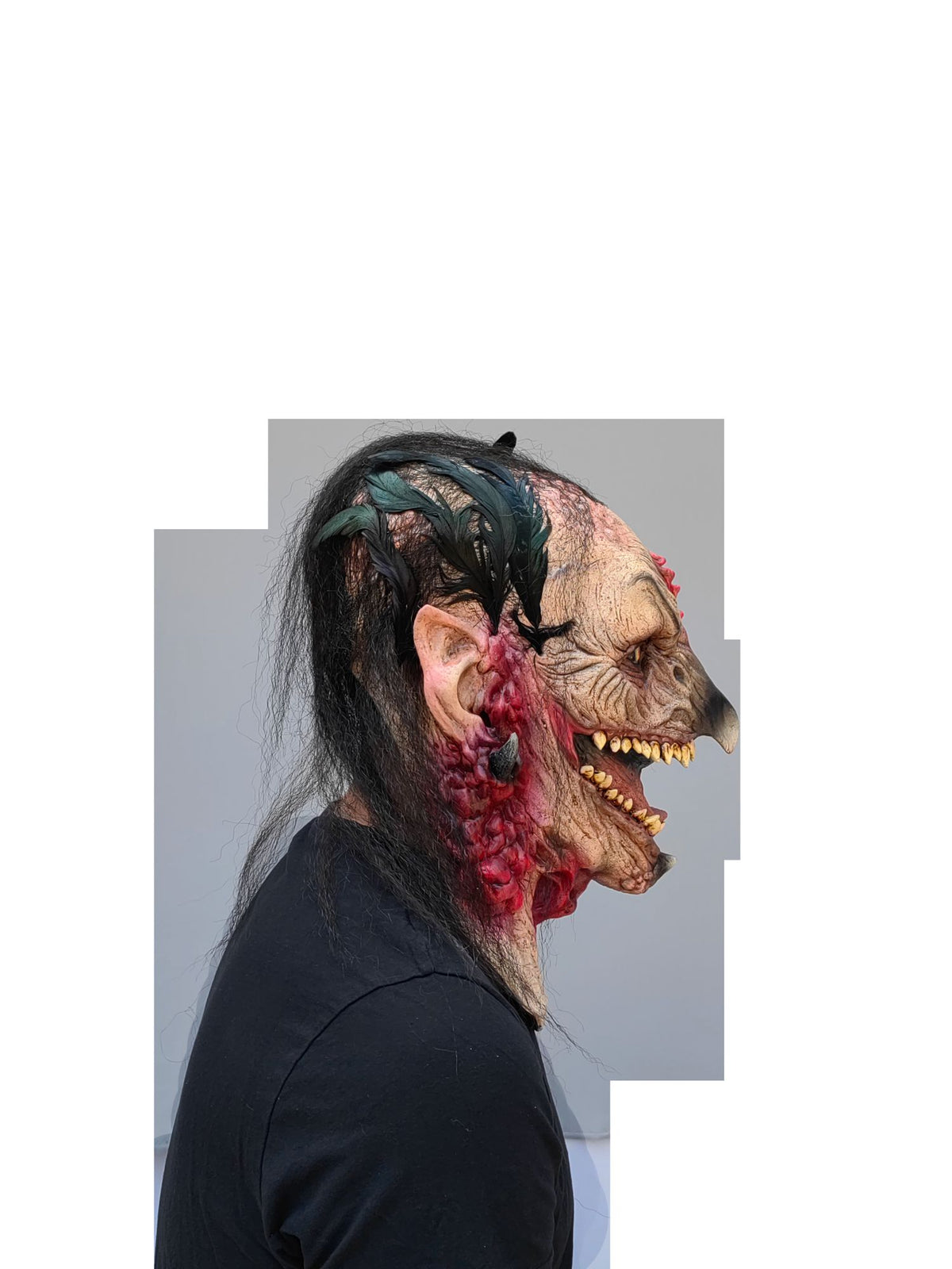 Máscara Harwitch Ghoulish - Disfraz de Látex, Pelox, Pluma negra para Halloween y Día de Muertos